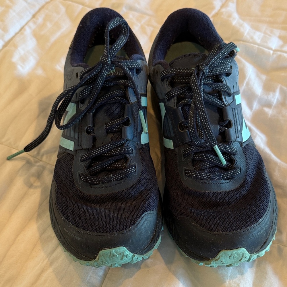 New Balance Navy and Mint 910 v4 Goretex  shoes
